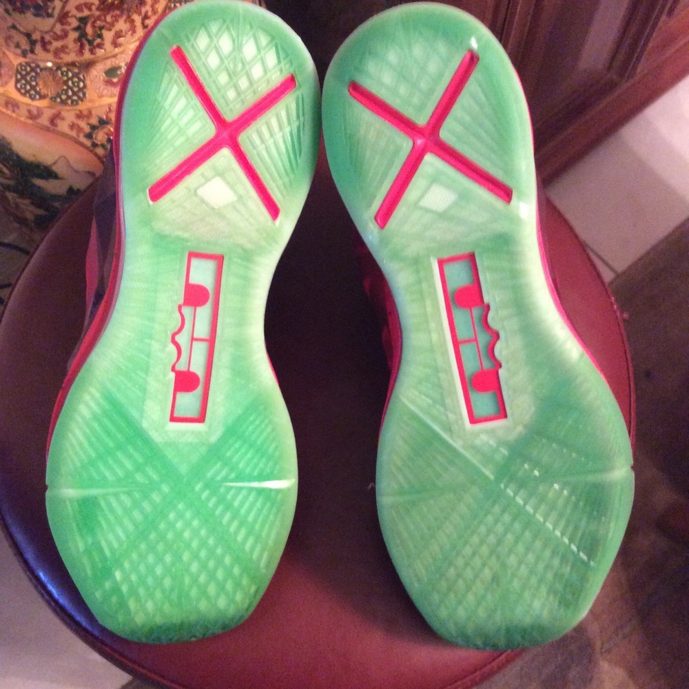 Nike Lebron 10 Christmas - Size 13